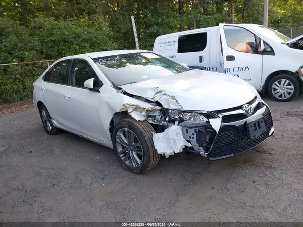 4T1BF1FK3GU155212 2016 TOYOTA CAMRY - Image 1
