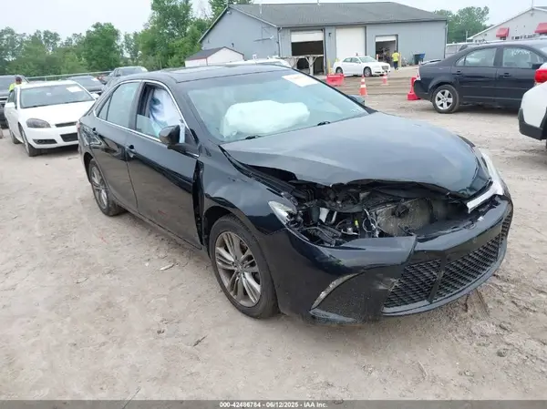 4T1BF1FK3GU155338 2016 TOYOTA CAMRY - Image 1
