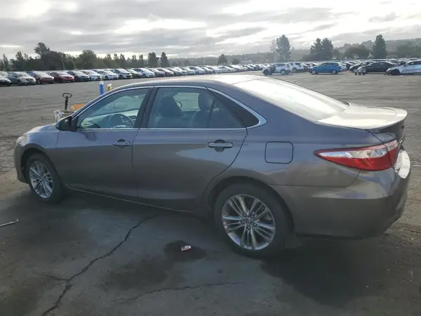 4T1BF1FK3GU157493 2016 TOYOTA CAMRY - Image 2