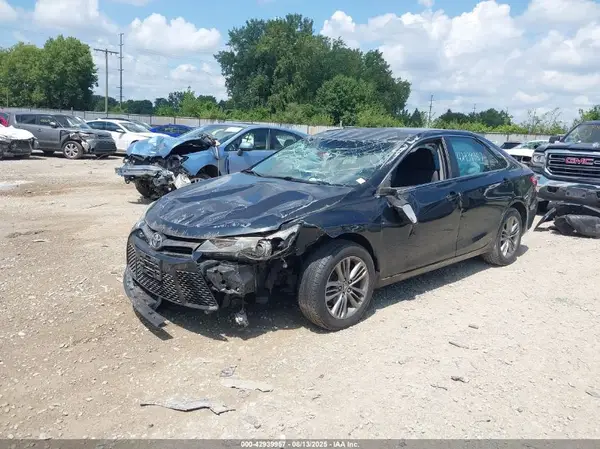 4T1BF1FK3GU158594 2016 TOYOTA CAMRY - Image 2