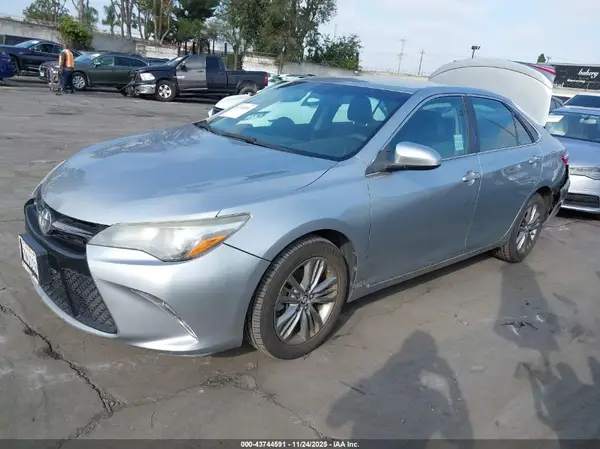 4T1BF1FK3GU160491 2016 TOYOTA CAMRY - Image 2
