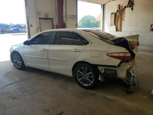 4T1BF1FK3GU161334 2016 TOYOTA CAMRY - Image 2