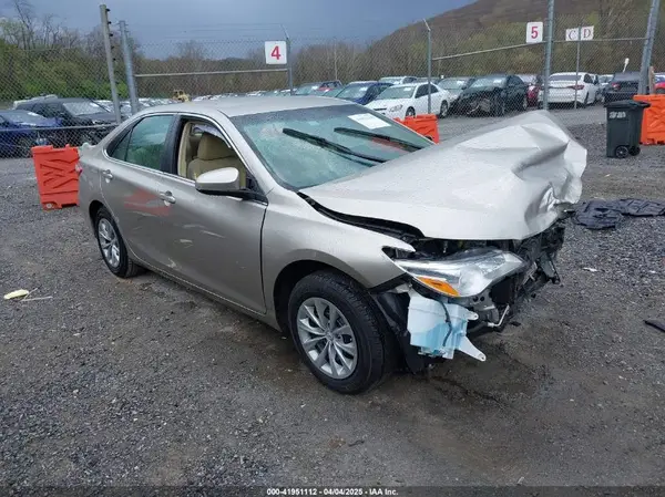 4T1BF1FK3GU163567 2016 TOYOTA CAMRY - Image 1