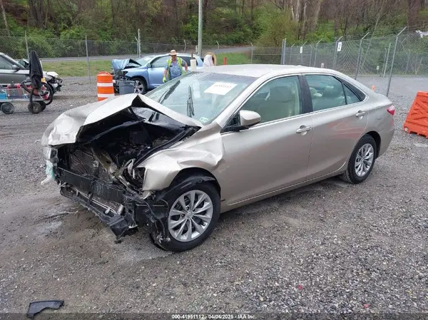 4T1BF1FK3GU163567 2016 TOYOTA CAMRY - Image 2