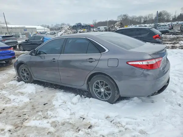 4T1BF1FK3GU163665 2016 TOYOTA CAMRY - Image 2