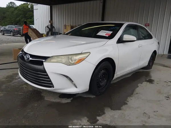4T1BF1FK3GU164203 2016 TOYOTA CAMRY - Image 2