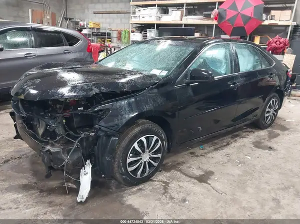 4T1BF1FK3GU166775 2016 TOYOTA CAMRY - Image 2