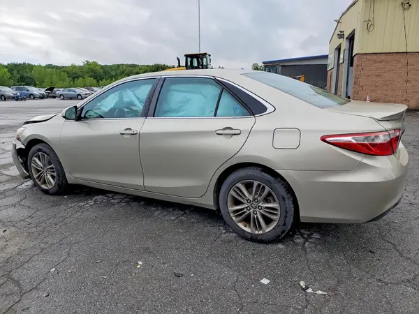 4T1BF1FK3GU170745 2016 TOYOTA CAMRY - Image 2