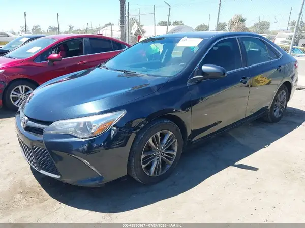 4T1BF1FK3GU171457 2016 TOYOTA CAMRY - Image 2
