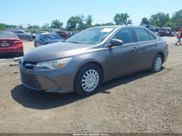 4T1BF1FK3GU174391 2016 TOYOTA CAMRY - Image 2