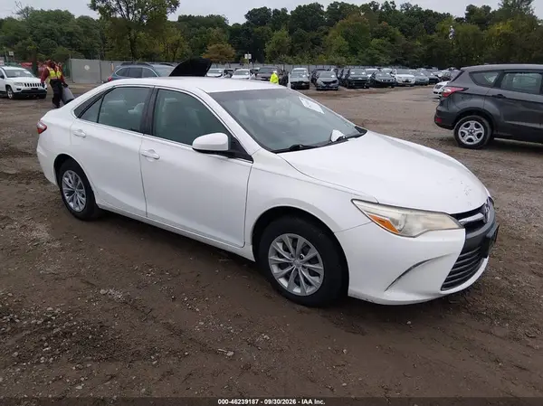 4T1BF1FK3GU176318 2016 TOYOTA CAMRY - Image 1