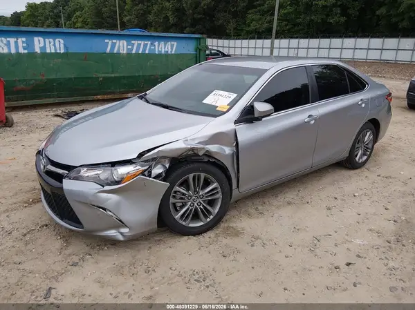 4T1BF1FK3GU176724 2016 TOYOTA CAMRY - Image 2