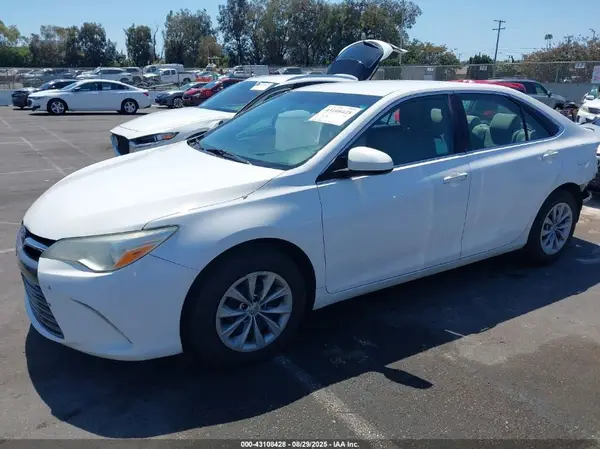 4T1BF1FK3GU177453 2016 TOYOTA CAMRY - Image 2