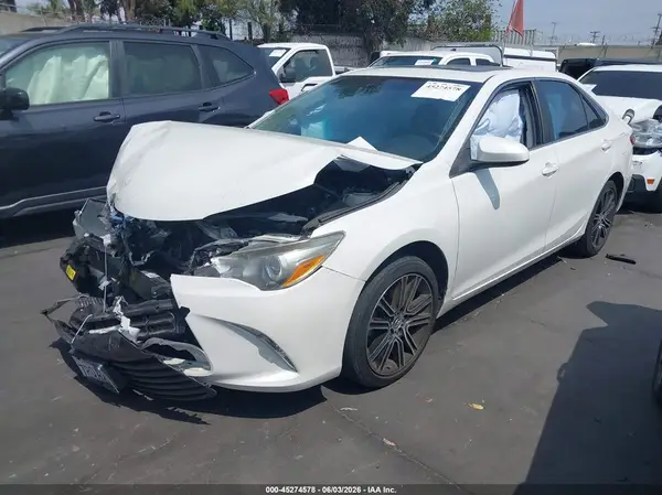 4T1BF1FK3GU178697 2016 TOYOTA CAMRY - Image 2