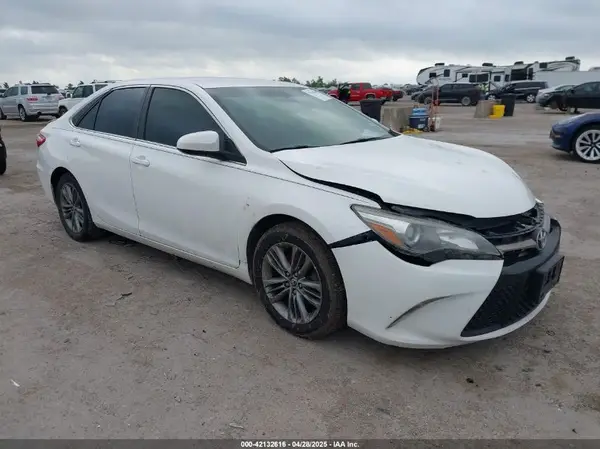 4T1BF1FK3GU179574 2016 TOYOTA CAMRY - Image 1