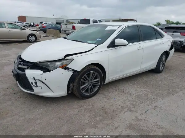4T1BF1FK3GU179574 2016 TOYOTA CAMRY - Image 2