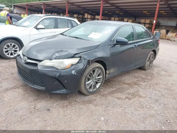 4T1BF1FK3GU180479 2016 TOYOTA CAMRY - Image 2