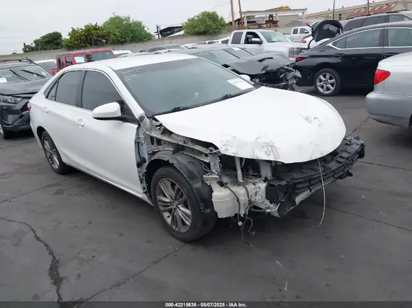 4T1BF1FK3GU180613 2016 TOYOTA CAMRY - Image 1