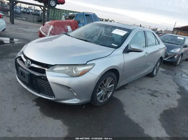 4T1BF1FK3GU183852 2016 TOYOTA CAMRY - Image 2