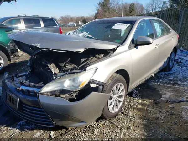 4T1BF1FK3GU185648 2016 TOYOTA CAMRY - Image 2