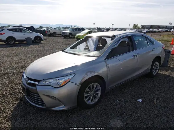 4T1BF1FK3GU185732 2016 TOYOTA CAMRY - Image 2