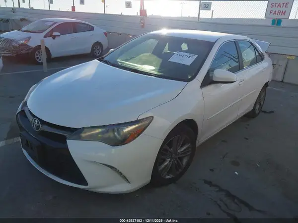 4T1BF1FK3GU187190 2016 TOYOTA CAMRY - Image 2
