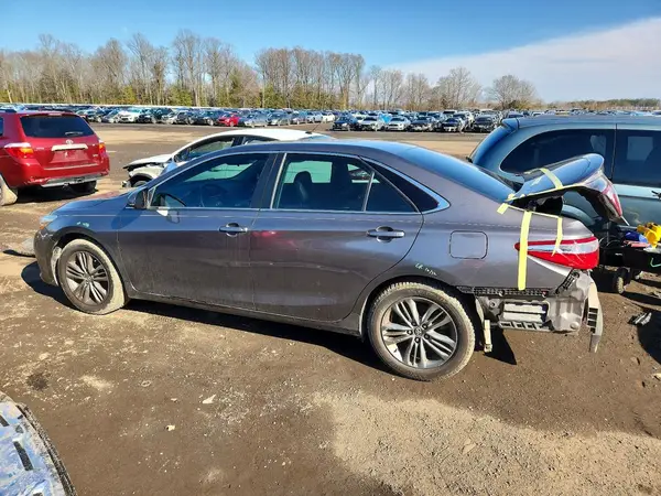 4T1BF1FK3GU187304 2016 TOYOTA CAMRY - Image 2