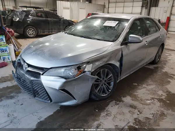 4T1BF1FK3GU188632 2016 TOYOTA CAMRY - Image 2