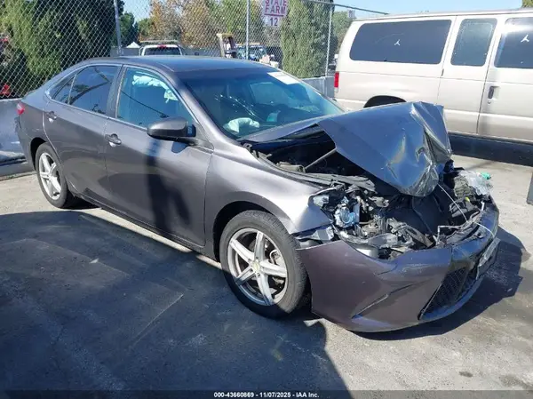 4T1BF1FK3GU188968 2016 TOYOTA CAMRY - Image 1