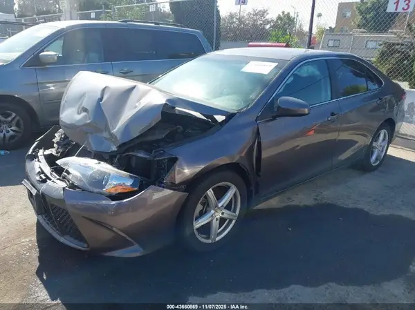 4T1BF1FK3GU188968 2016 TOYOTA CAMRY - Image 2