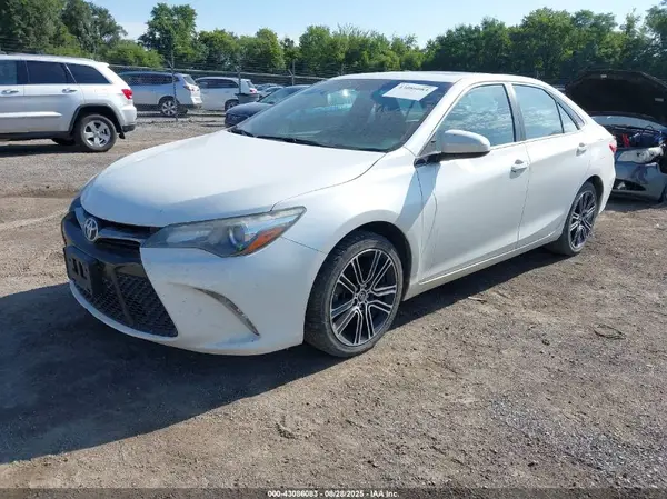 4T1BF1FK3GU189926 2016 TOYOTA CAMRY - Image 2