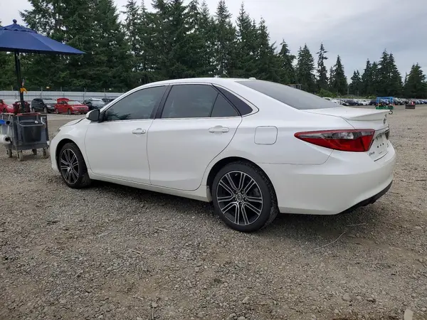 4T1BF1FK3GU190526 2016 TOYOTA CAMRY - Image 2
