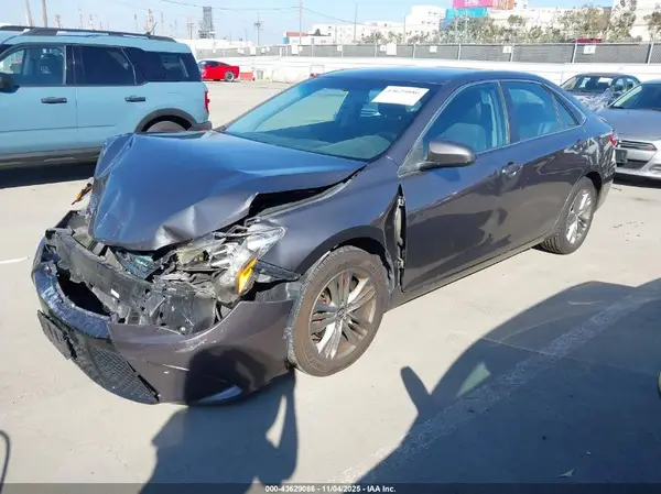 4T1BF1FK3GU194804 2016 TOYOTA CAMRY - Image 2