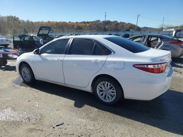 4T1BF1FK3GU200777 2016 TOYOTA CAMRY - Image 2