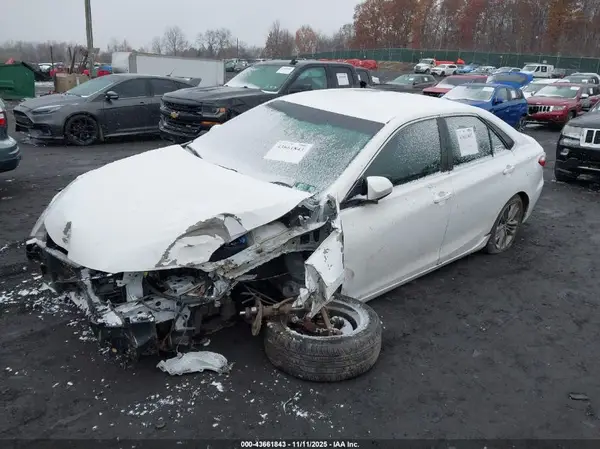 4T1BF1FK3GU201914 2016 TOYOTA CAMRY - Image 2