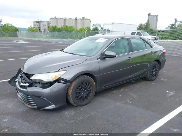 4T1BF1FK3GU203579 2016 TOYOTA CAMRY - Image 2