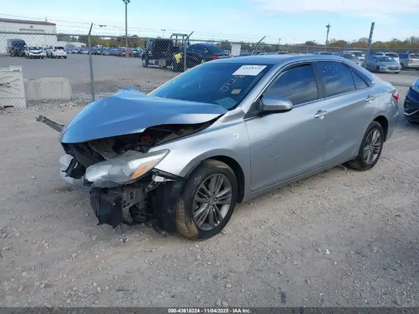 4T1BF1FK3GU204182 2016 TOYOTA CAMRY - Image 2