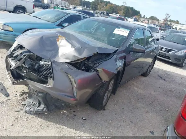 4T1BF1FK3GU205655 2016 TOYOTA CAMRY - Image 2