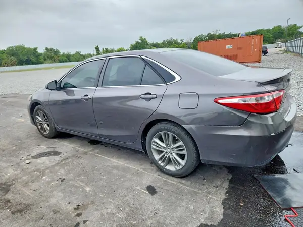 4T1BF1FK3GU208748 2016 TOYOTA CAMRY - Image 2