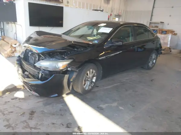 4T1BF1FK3GU209690 2016 TOYOTA CAMRY - Image 2