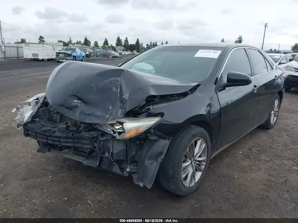 4T1BF1FK3GU210063 2016 TOYOTA CAMRY - Image 2