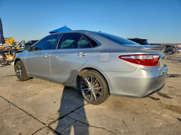 4T1BF1FK3GU212038 2016 TOYOTA CAMRY - Image 2