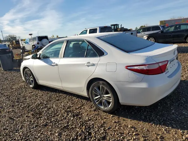 4T1BF1FK3GU215098 2016 TOYOTA CAMRY - Image 2