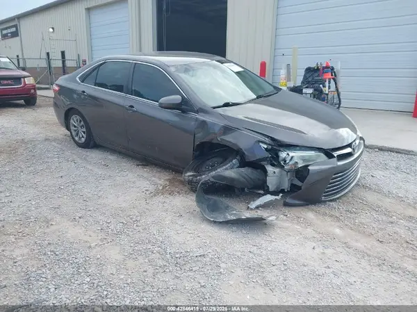 4T1BF1FK3GU215537 2016 TOYOTA CAMRY - Image 1