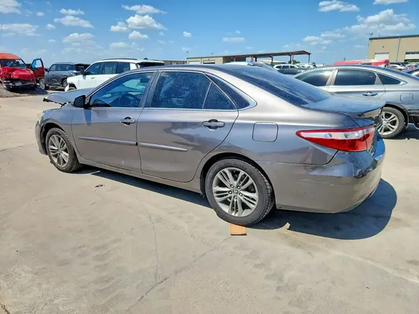 4T1BF1FK3GU217319 2016 TOYOTA CAMRY - Image 2