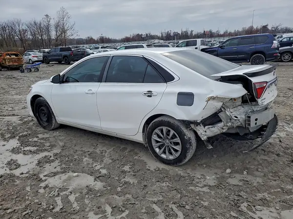 4T1BF1FK3GU217904 2016 TOYOTA CAMRY - Image 2