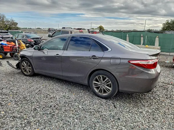 4T1BF1FK3GU225548 2016 TOYOTA CAMRY - Image 2