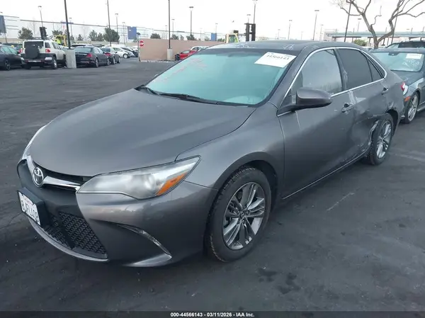 4T1BF1FK3GU227185 2016 TOYOTA CAMRY - Image 2