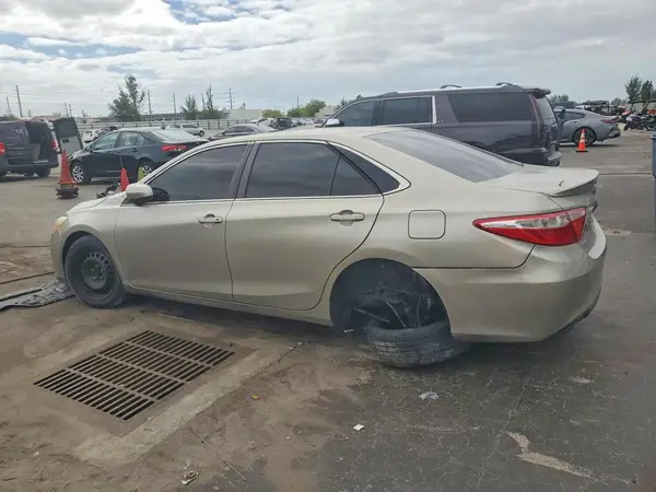4T1BF1FK3GU229387 2016 TOYOTA CAMRY - Image 2