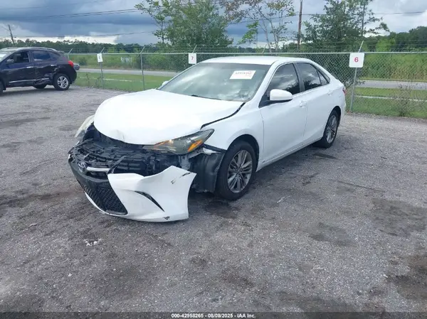 4T1BF1FK3GU231303 2016 TOYOTA CAMRY - Image 2
